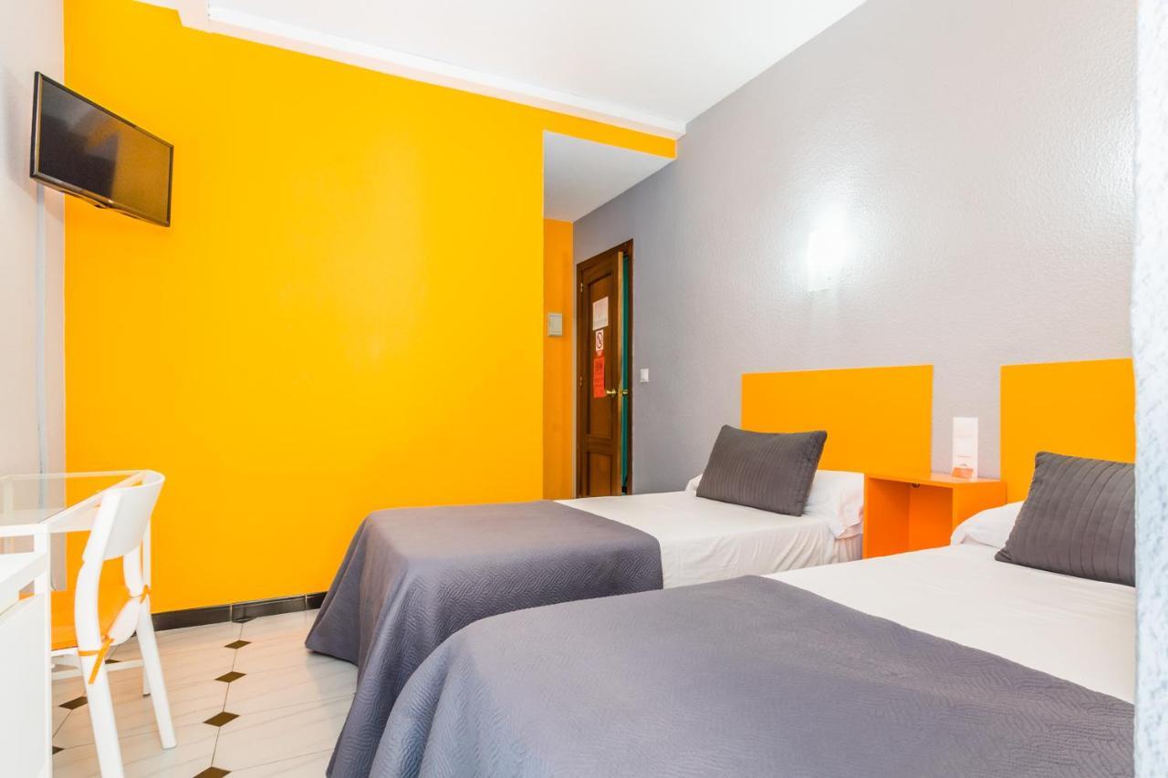 Hostal Tropical Almunecar Ngoại thất bức ảnh