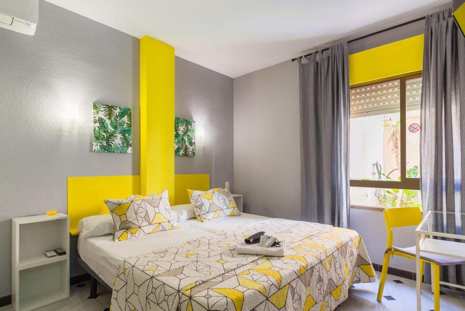 Hostal Tropical Almunecar Ngoại thất bức ảnh