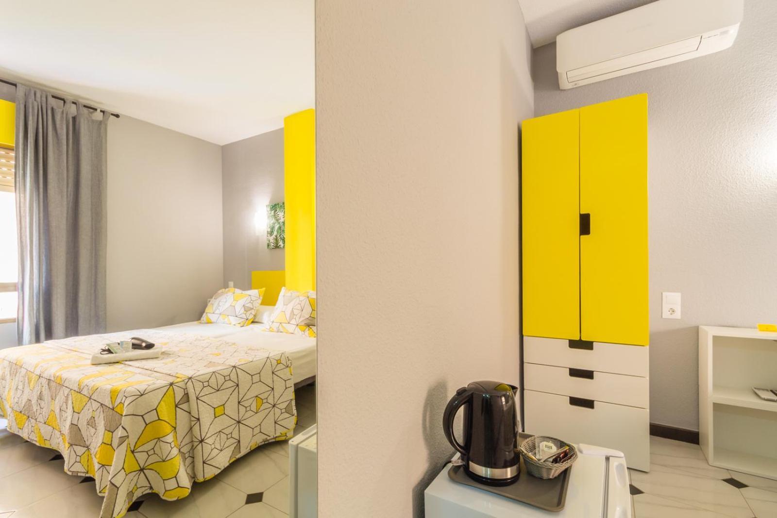 Hostal Tropical Almunecar Ngoại thất bức ảnh