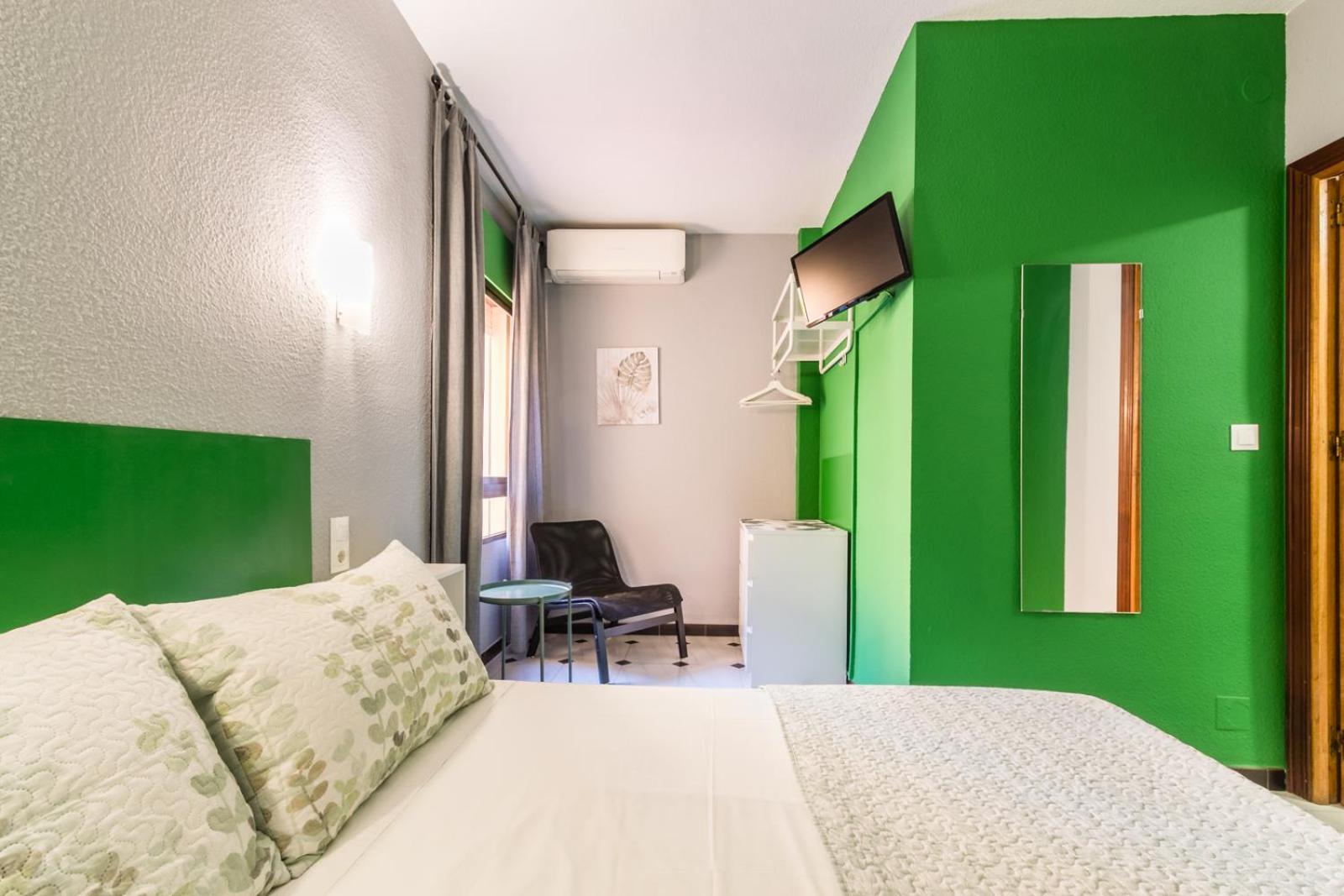 Hostal Tropical Almunecar Ngoại thất bức ảnh