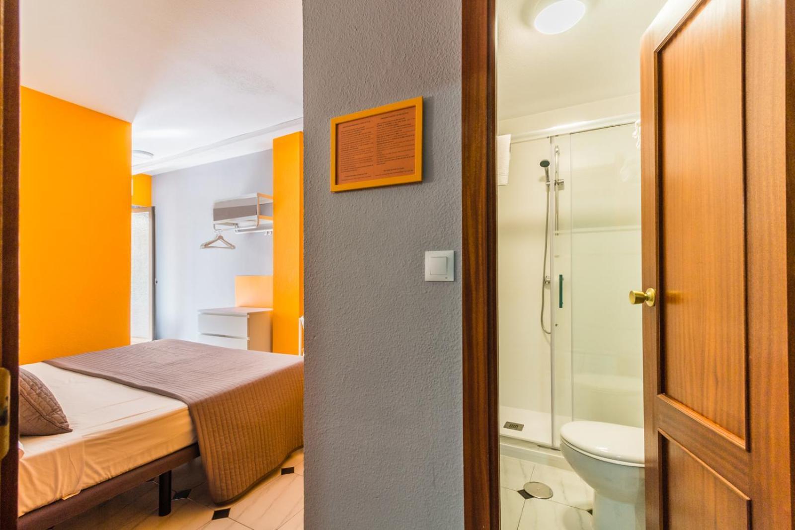 Hostal Tropical Almunecar Ngoại thất bức ảnh