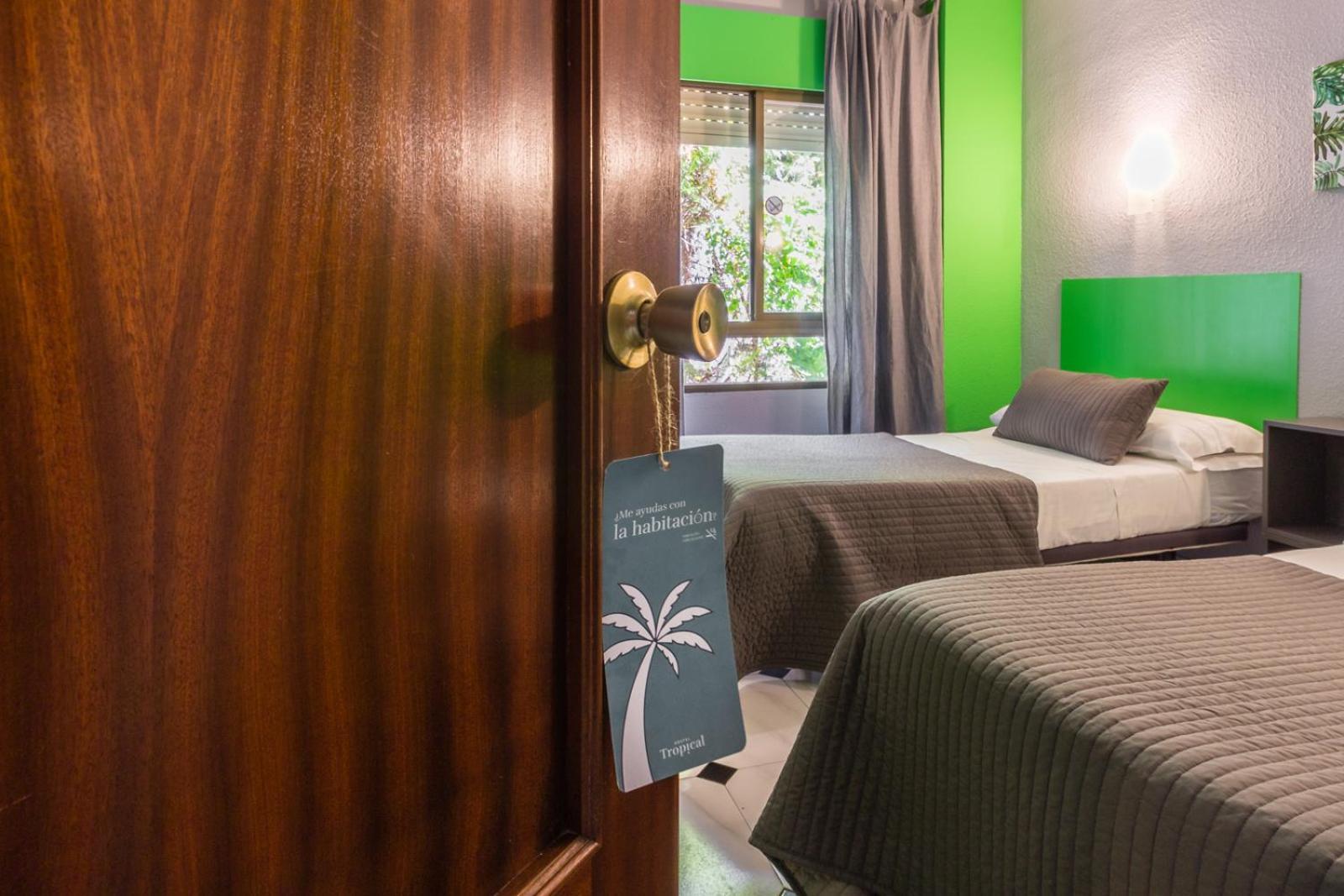 Hostal Tropical Almunecar Ngoại thất bức ảnh