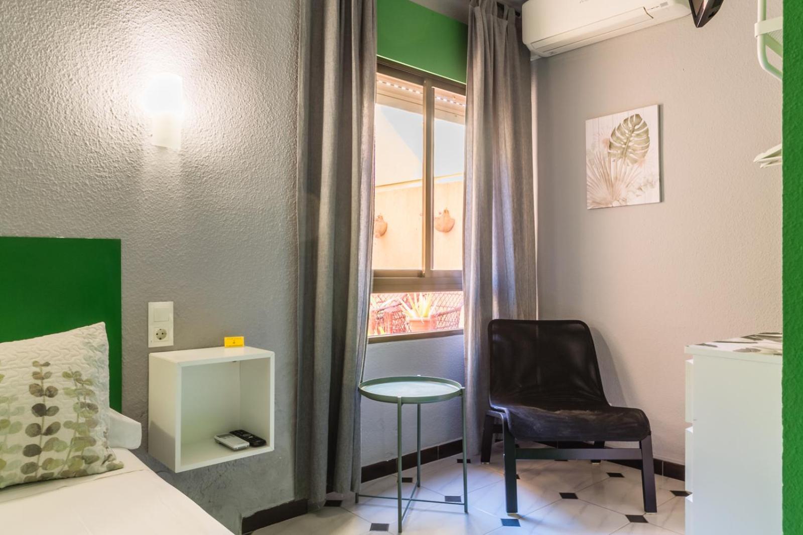 Hostal Tropical Almunecar Ngoại thất bức ảnh