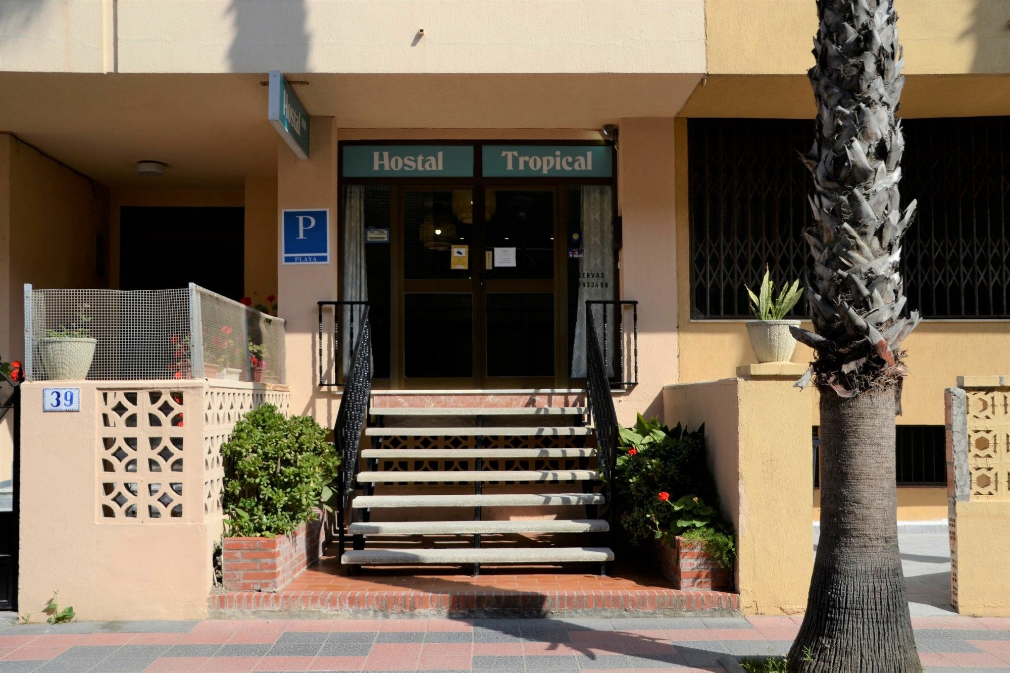 Hostal Tropical Almunecar Ngoại thất bức ảnh